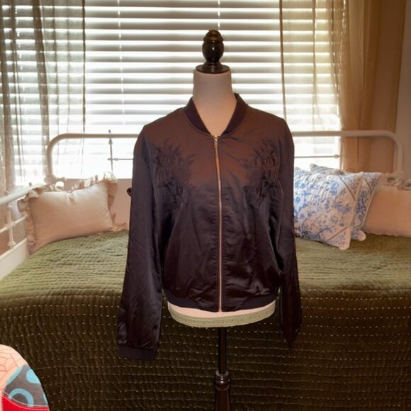 Chic Black Bomber Jacket with Floral Details - Picture 1 of 5